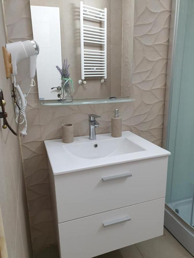 Caprice Deluxe Accomodation Drobeta Turnu Severin Dış mekan fotoğraf