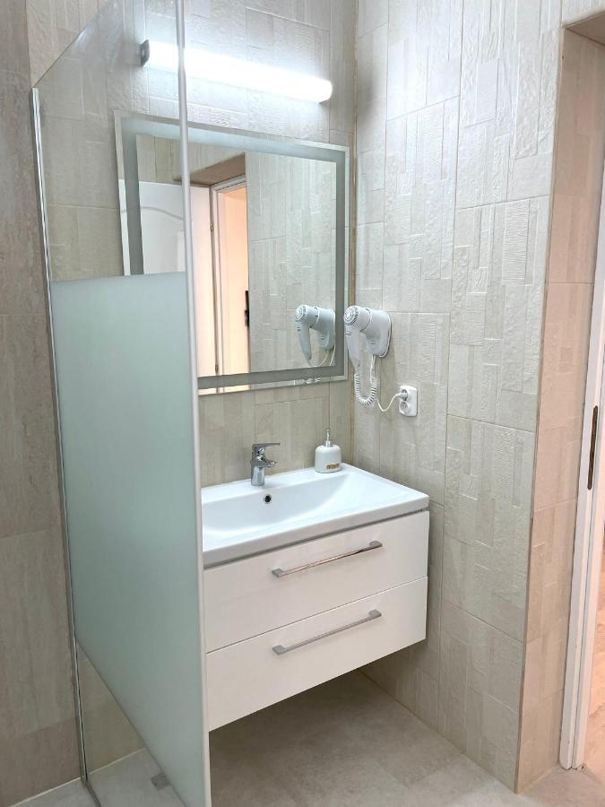 Caprice Deluxe Accomodation Drobeta Turnu Severin Dış mekan fotoğraf