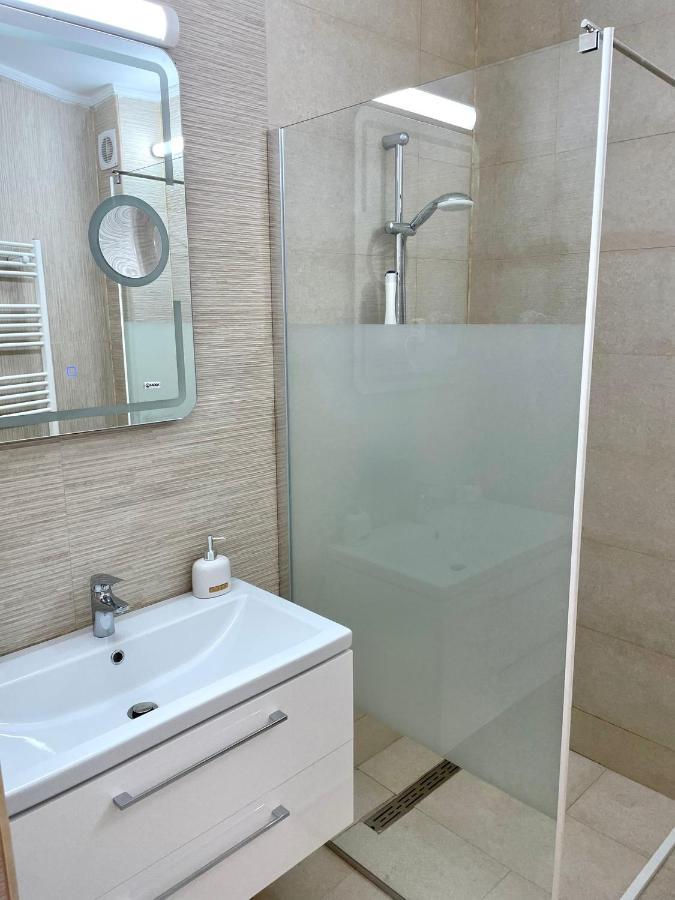 Caprice Deluxe Accomodation Drobeta Turnu Severin Dış mekan fotoğraf