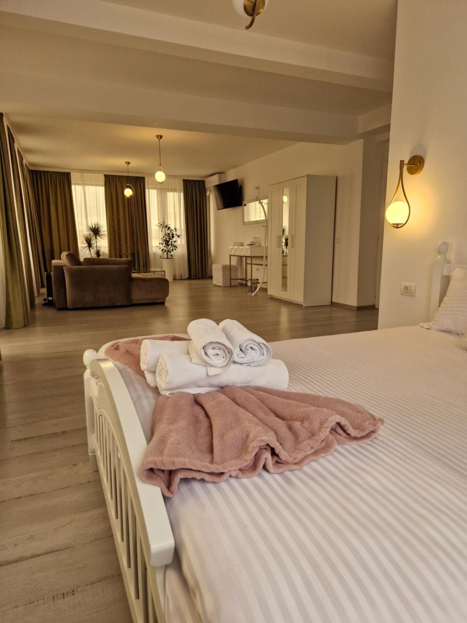 Caprice Deluxe Accomodation Drobeta Turnu Severin Dış mekan fotoğraf