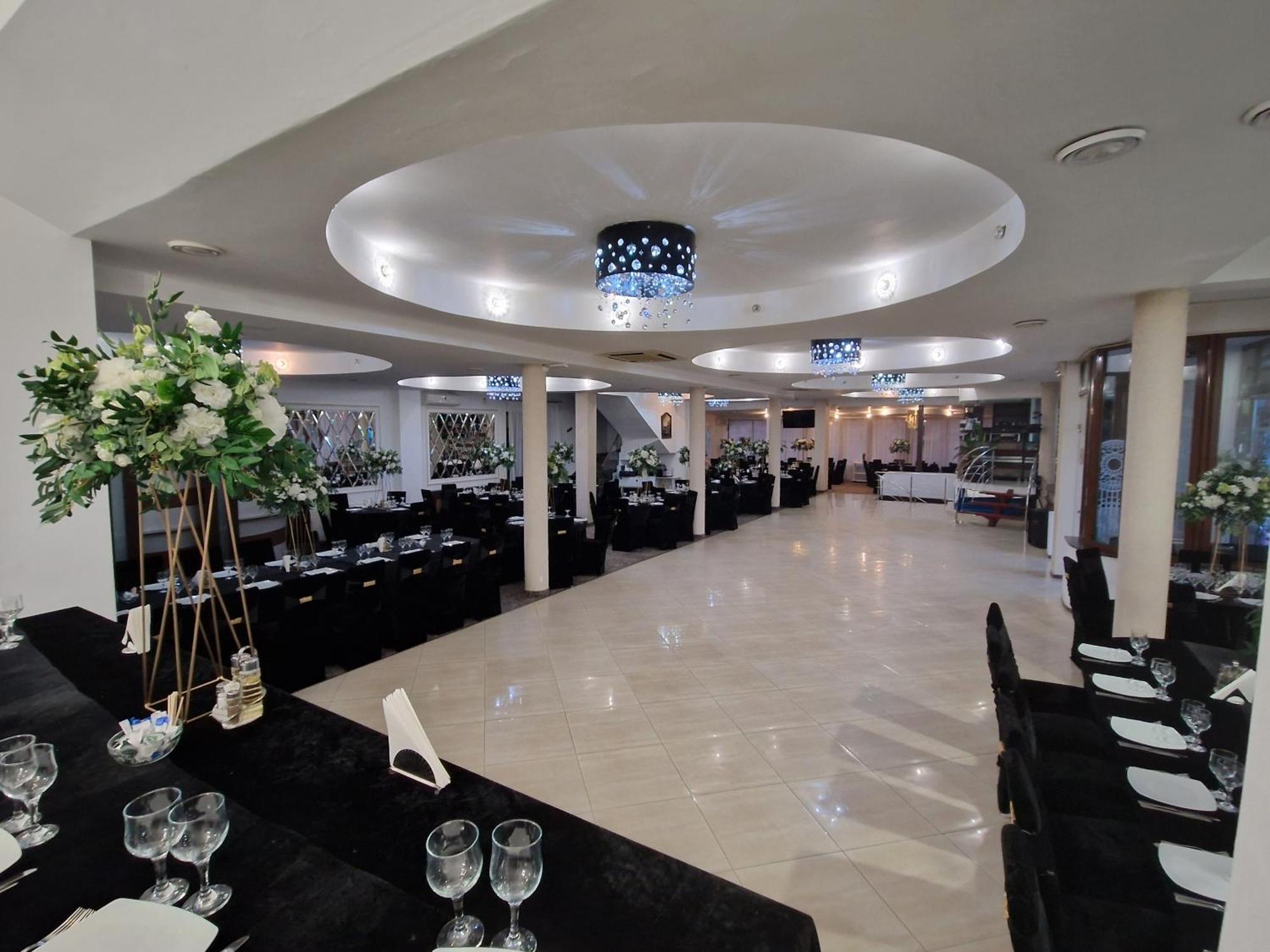 Caprice Deluxe Accomodation Drobeta Turnu Severin Dış mekan fotoğraf