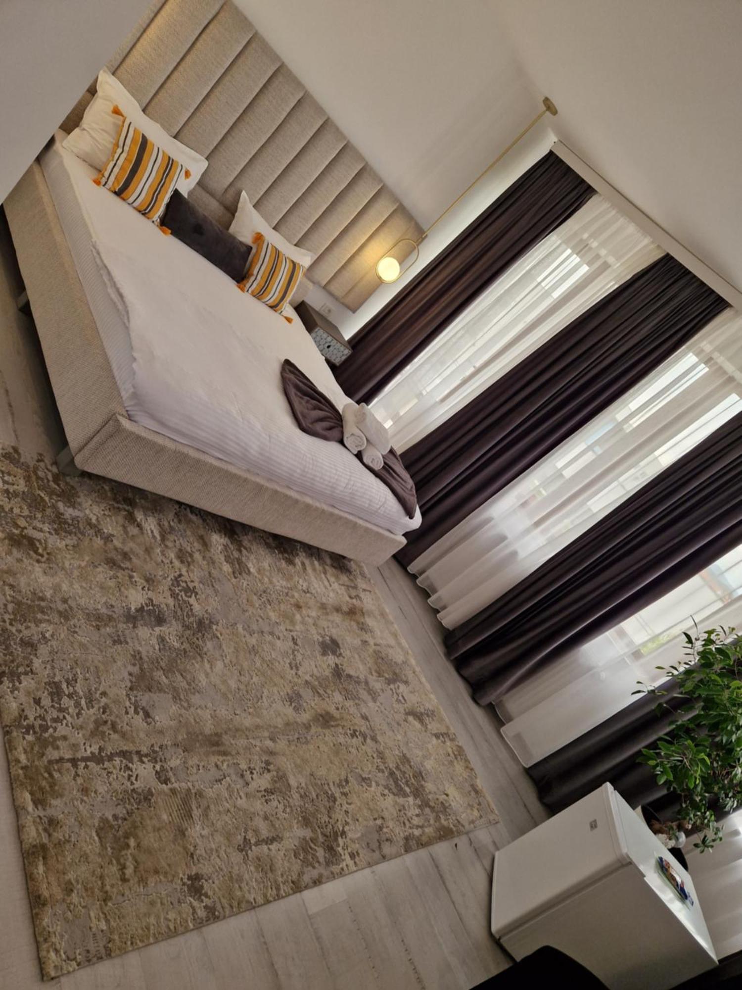 Caprice Deluxe Accomodation Drobeta Turnu Severin Oda fotoğraf